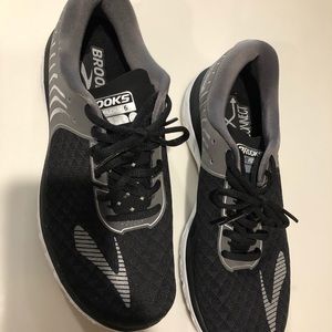 Brooks running/walking shoes brand new